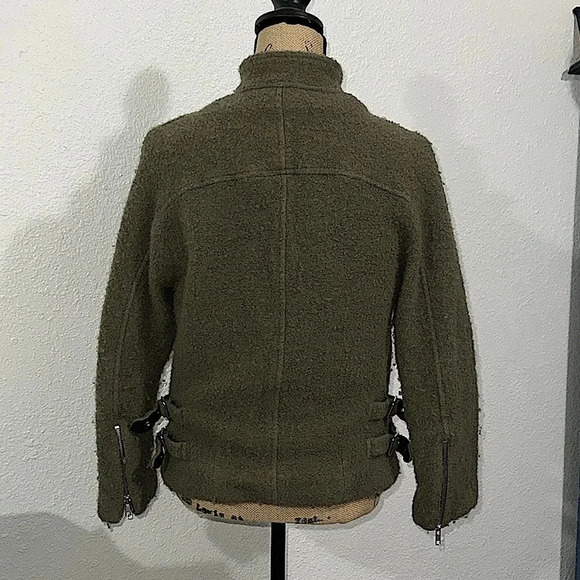 Zara Woman Trendy
Small Coat - Picture 4 of 13